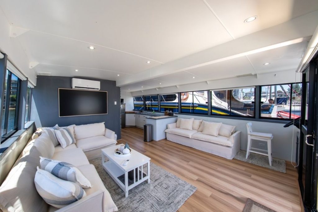 Deckhouse Resized (6)